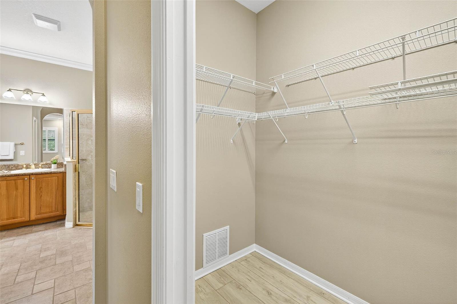 Listing photo id 71 for 3420 Graycliff Lane
