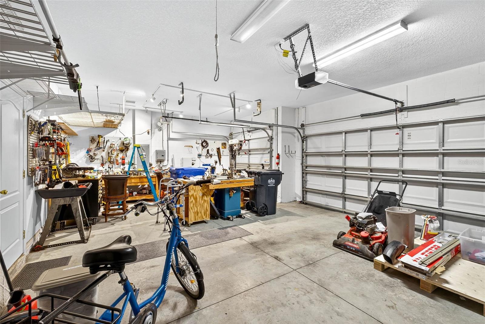 Listing photo id 75 for 3420 Graycliff Lane