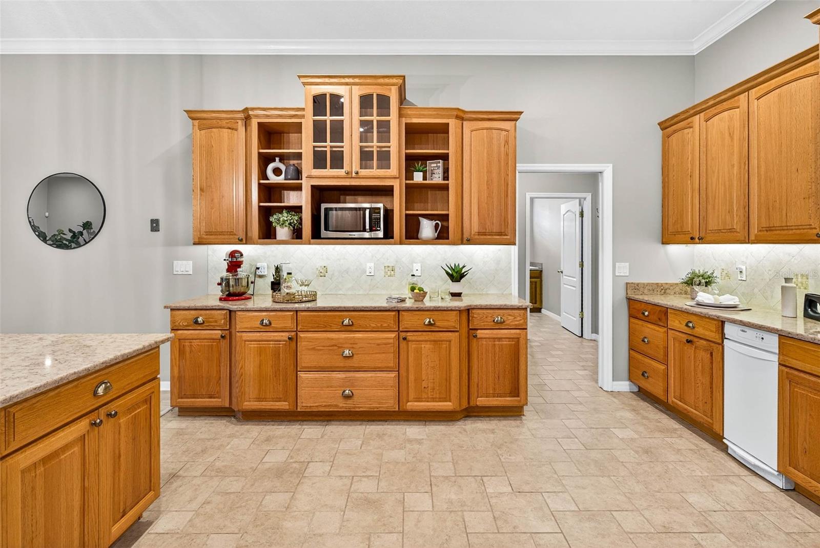 Listing photo id 7 for 3420 Graycliff Lane