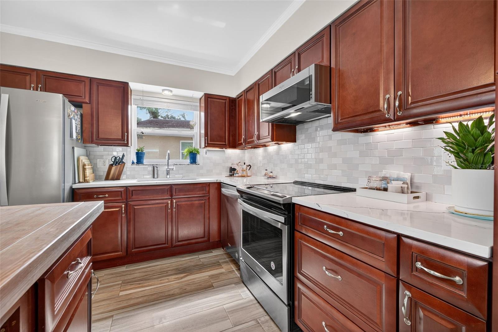 Image 14 of 42 For 1422 35th Street N