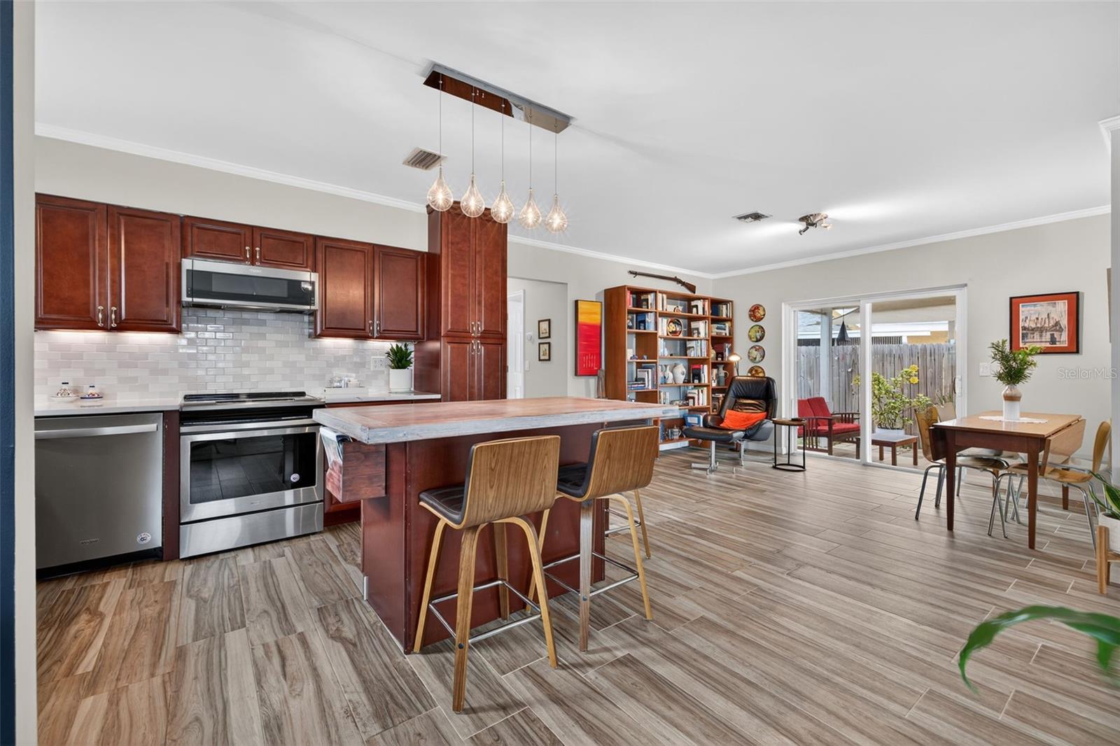 Image 15 of 42 For 1422 35th Street N