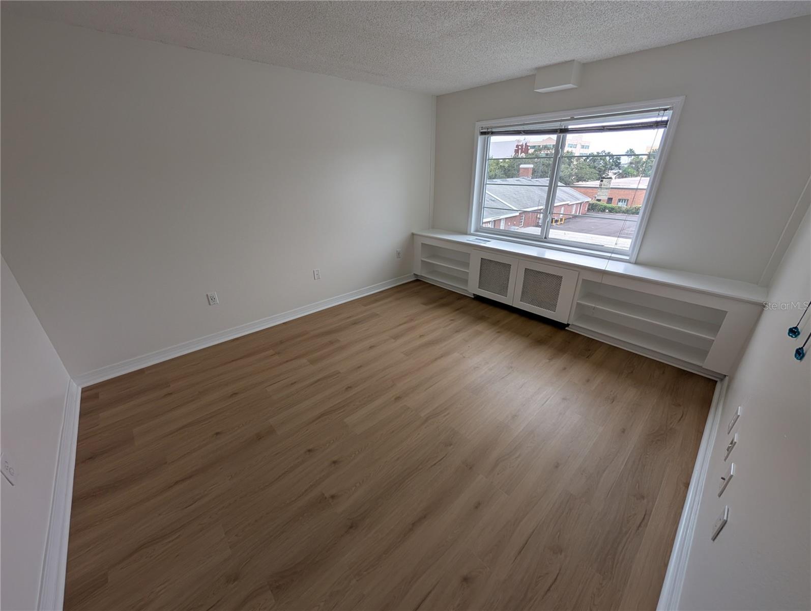 Image 12 of 24 For 406 Cedar Avenue 308