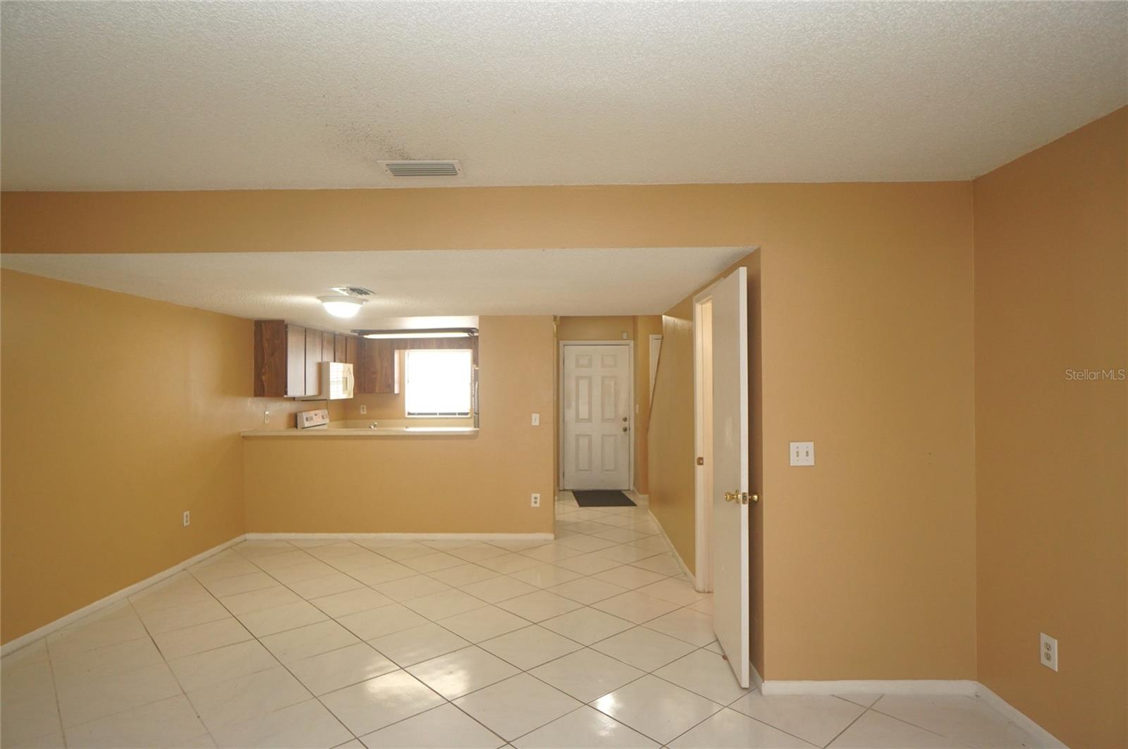 Image 10 of 17 For 10049 Lake Oak Circle