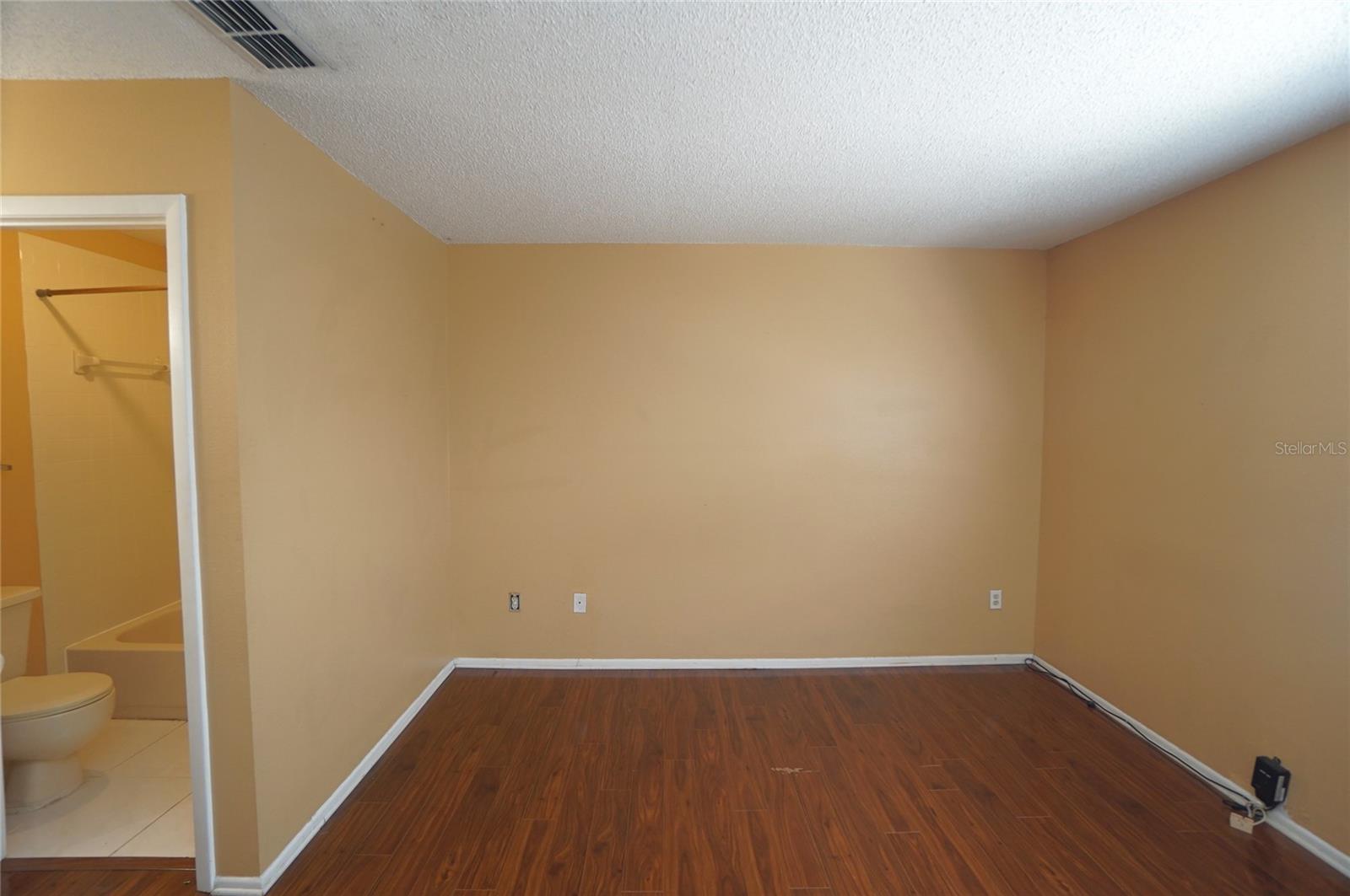 Image 14 of 17 For 10049 Lake Oak Circle