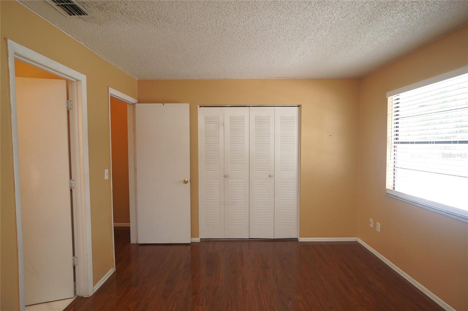 Image 3 of 17 For 10049 Lake Oak Circle