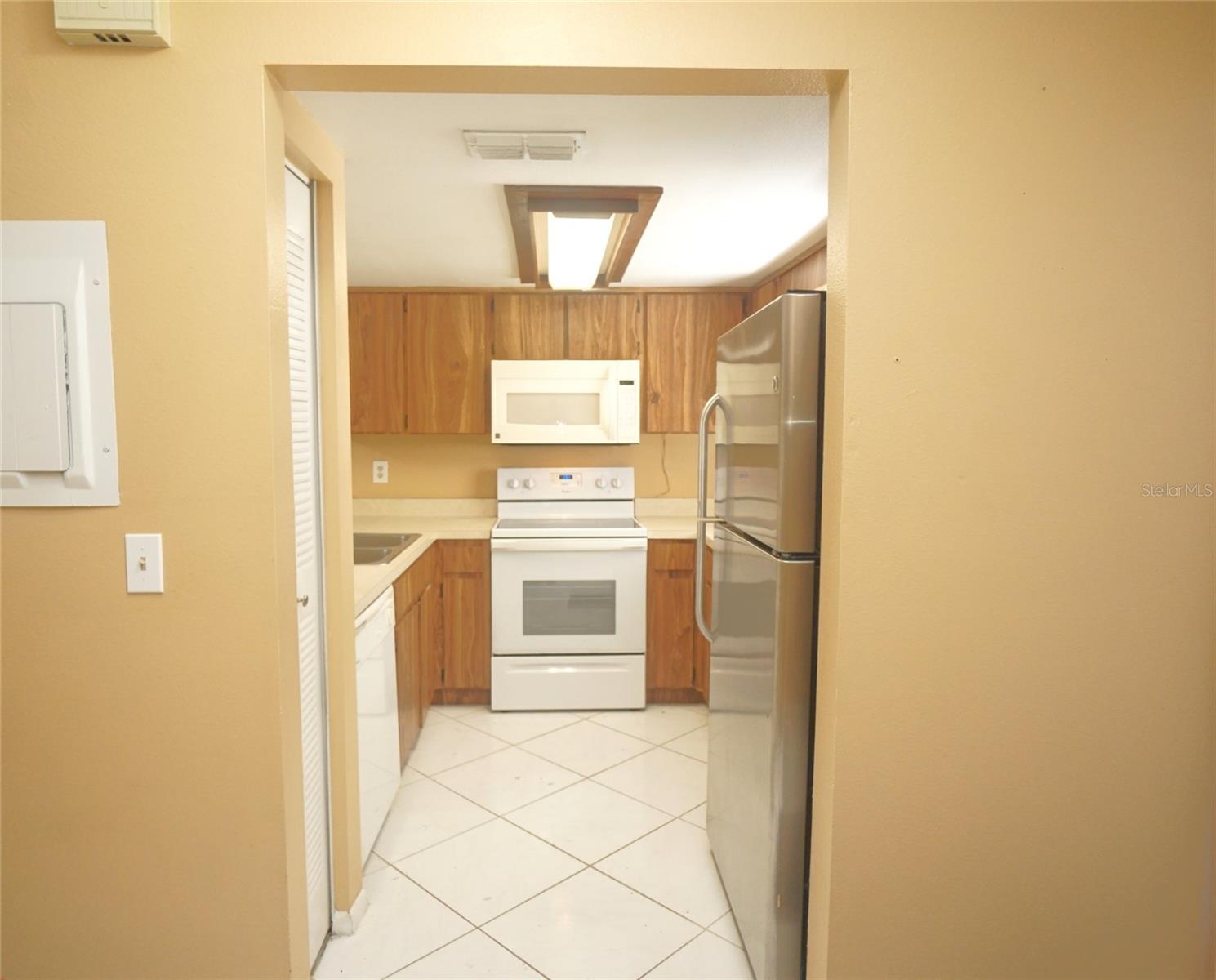 Image 6 of 17 For 10049 Lake Oak Circle