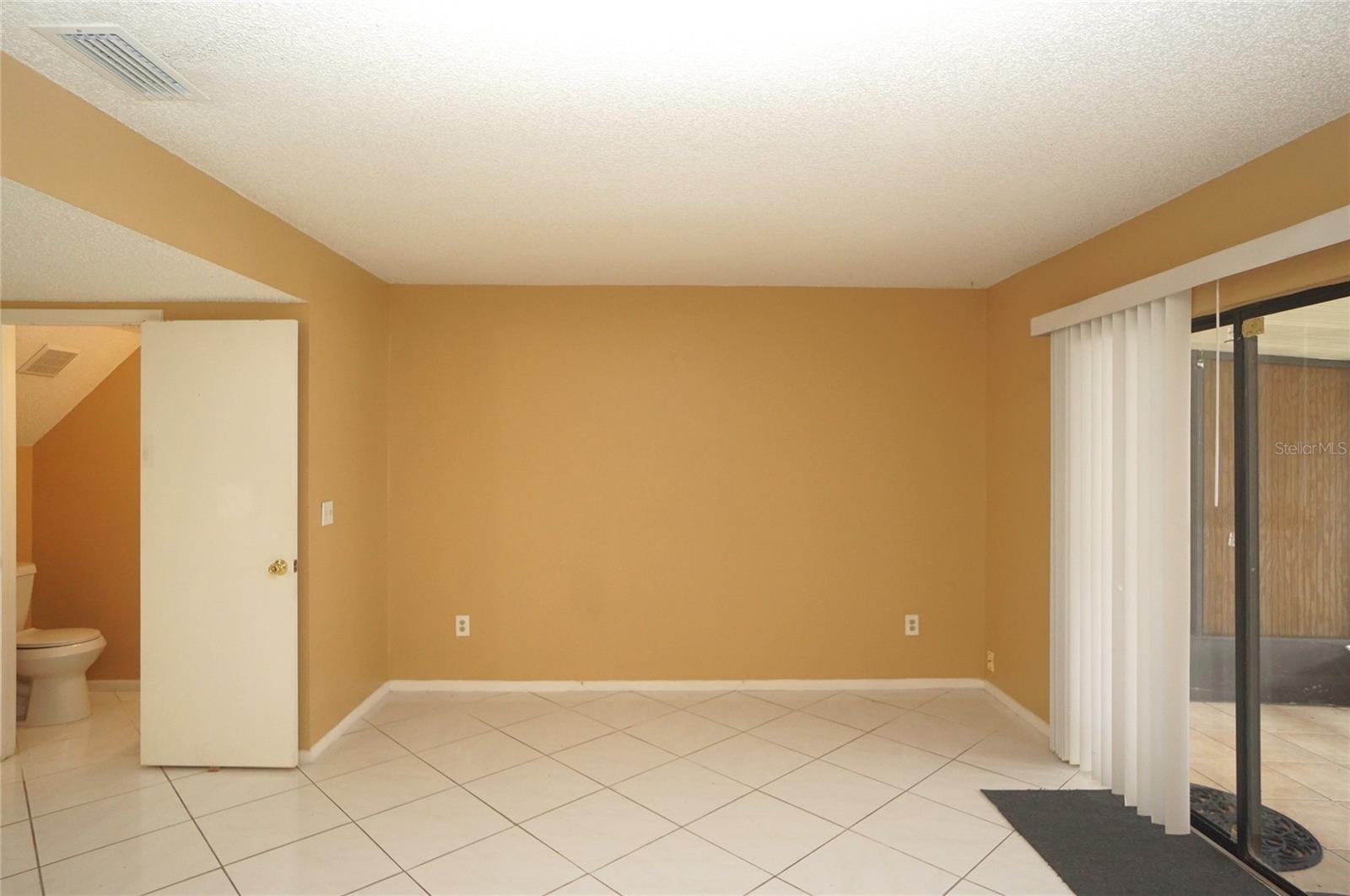 Image 9 of 17 For 10049 Lake Oak Circle