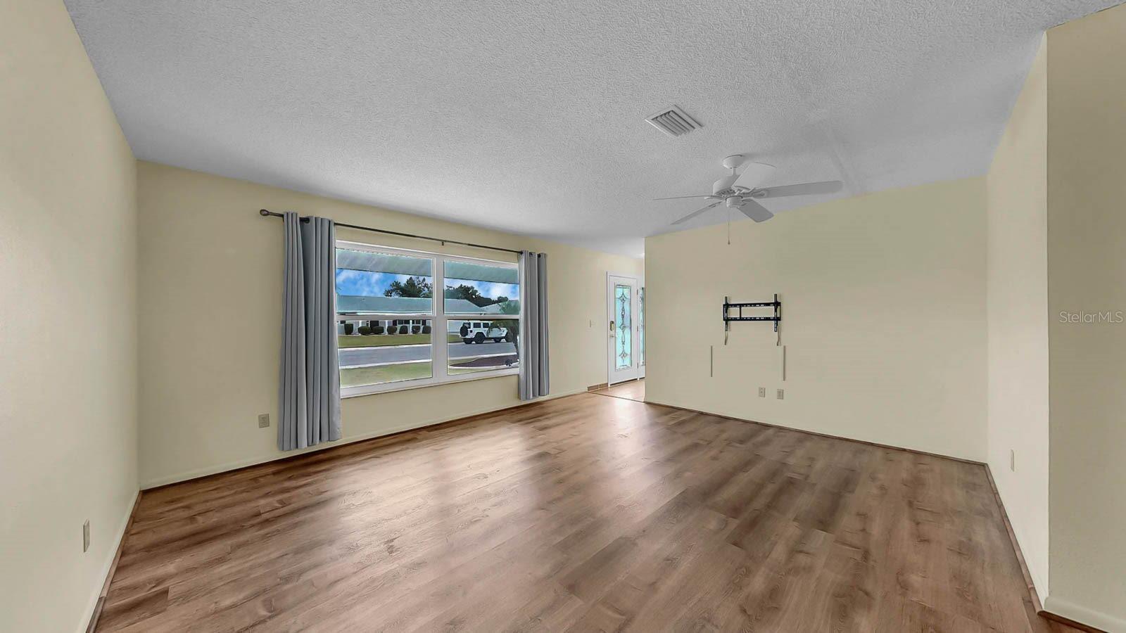 Image 33 of 41 For 663 Allegheny Drive