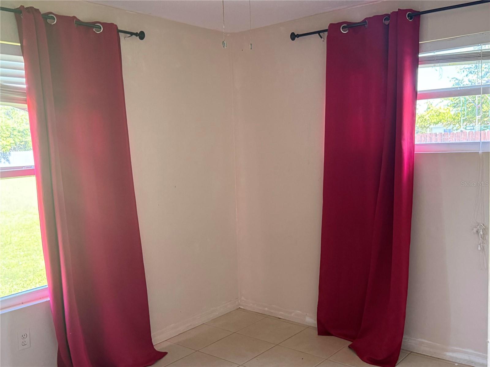 Listing photo id 8 for 2253 11th Terrace