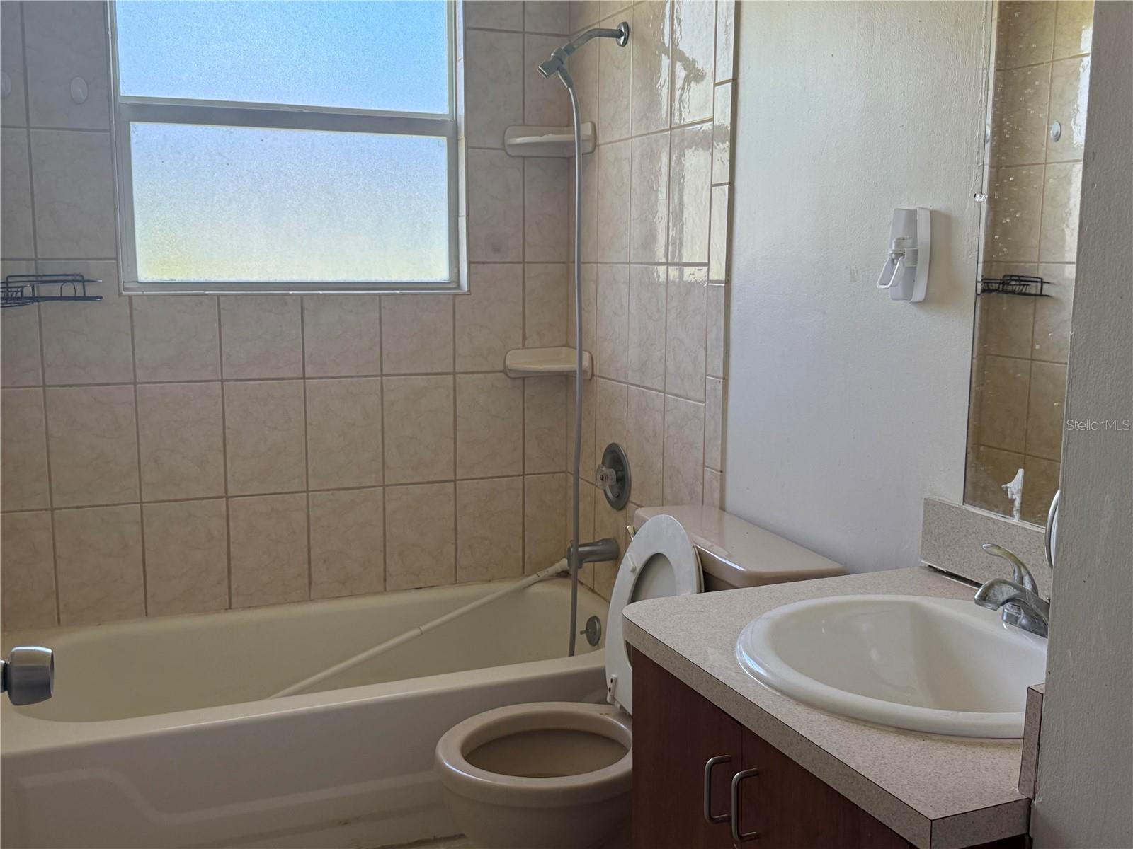 Listing photo id 10 for 2253 11th Terrace