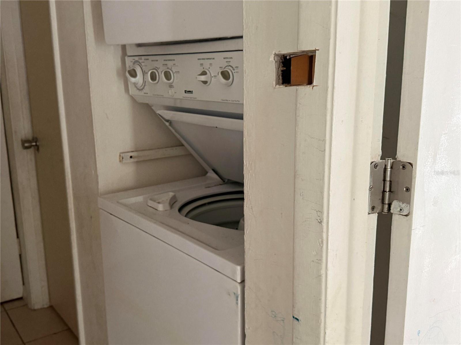 Listing photo id 13 for 2253 11th Terrace