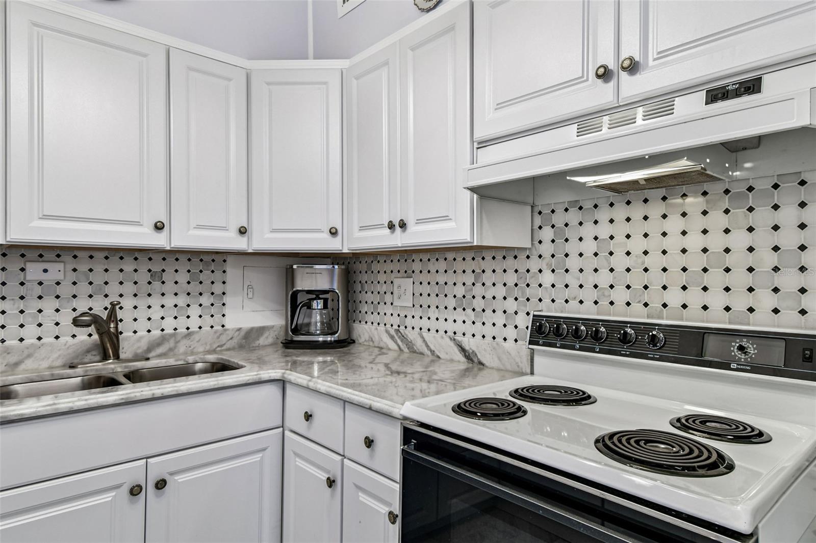 Image 11 of 65 For 31 Island Way 609