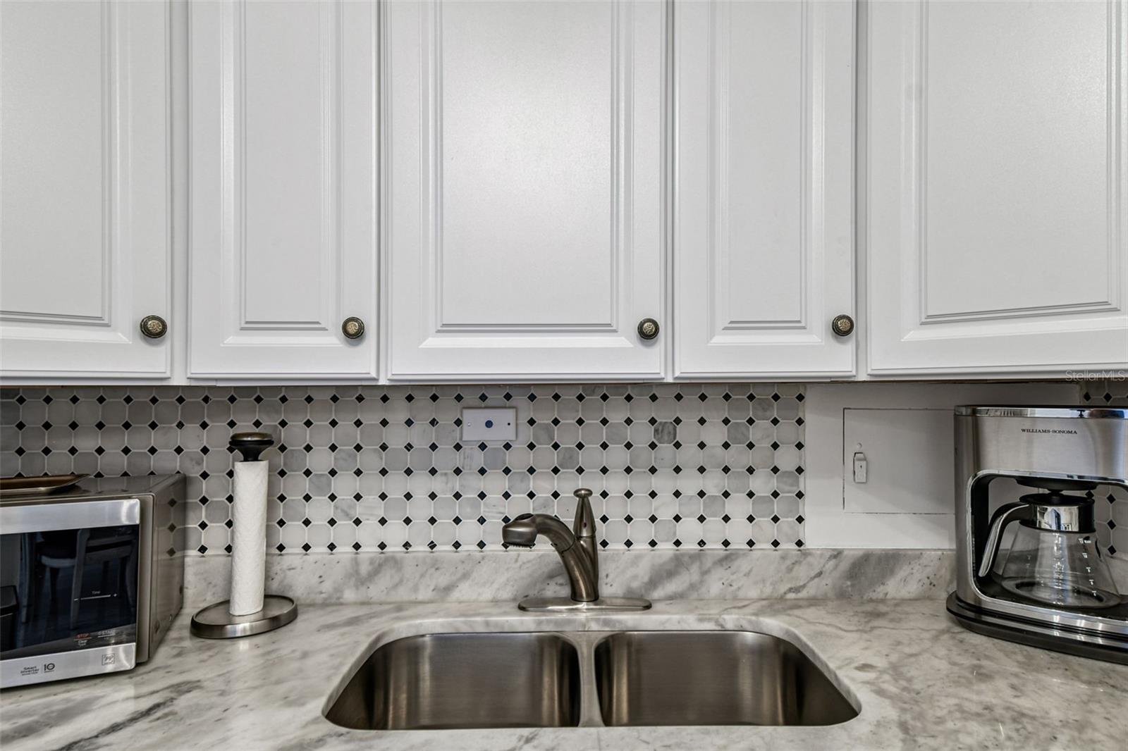 Image 12 of 65 For 31 Island Way 609