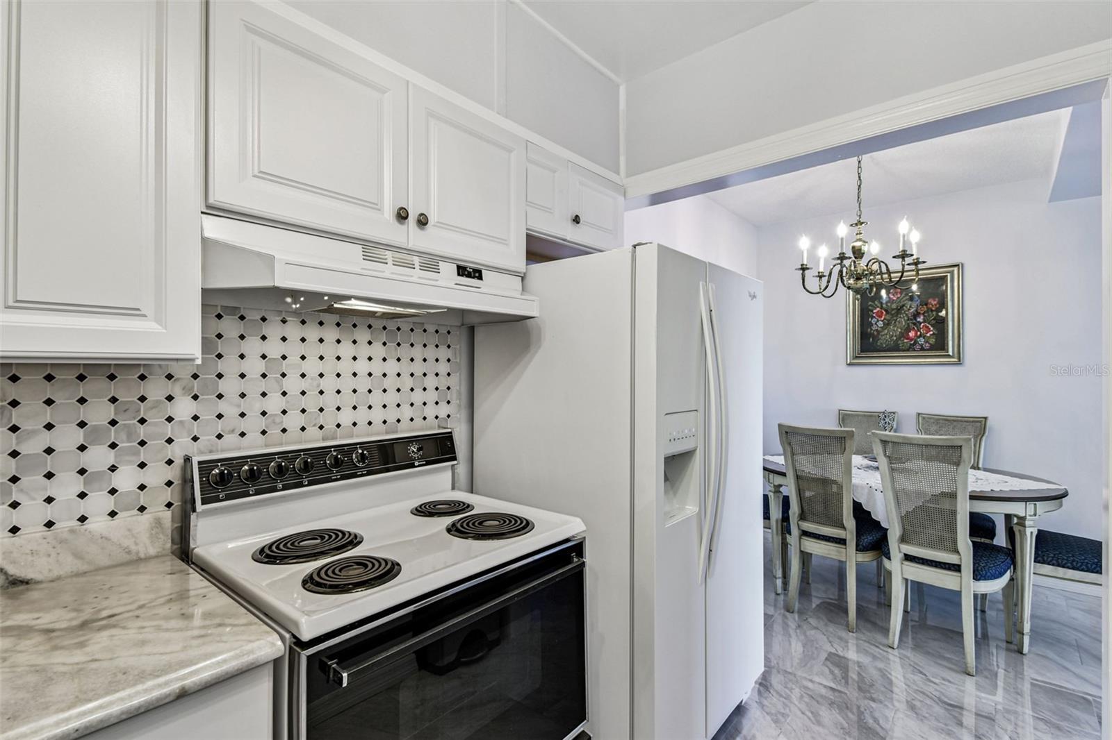 Image 13 of 65 For 31 Island Way 609