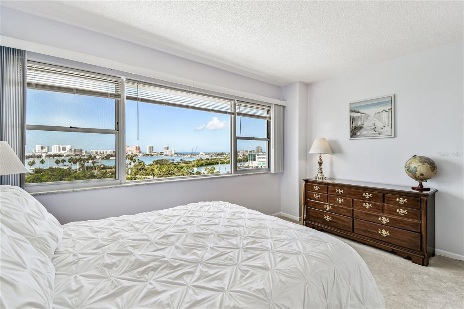 Image 16 of 65 For 31 Island Way 609