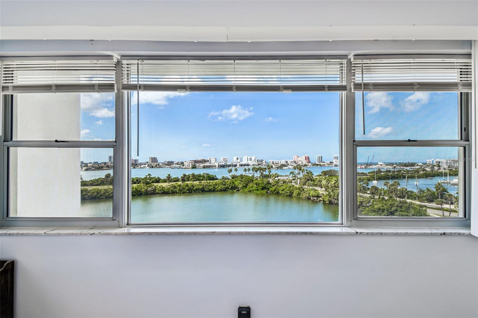 Image 17 of 65 For 31 Island Way 609
