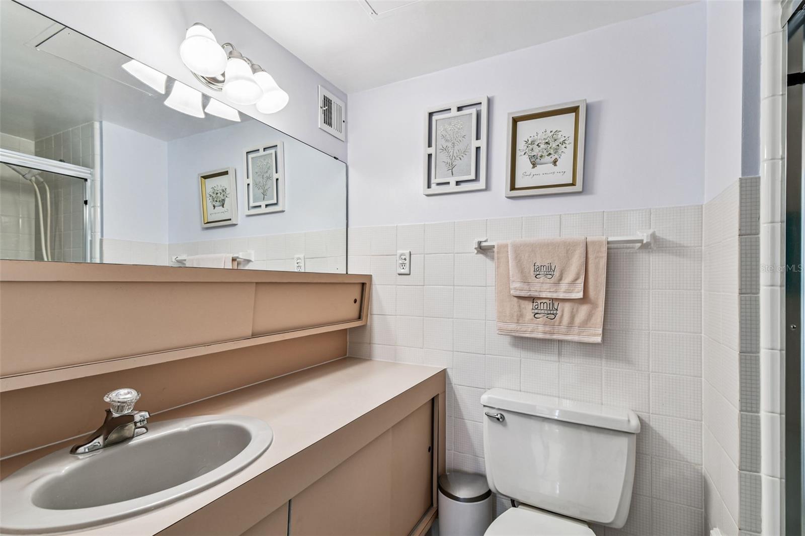 Image 20 of 65 For 31 Island Way 609