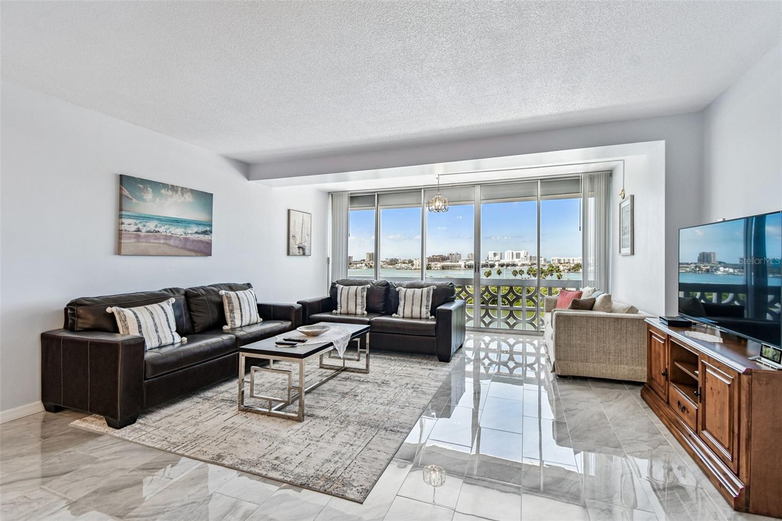 Image 3 of 65 For 31 Island Way 609