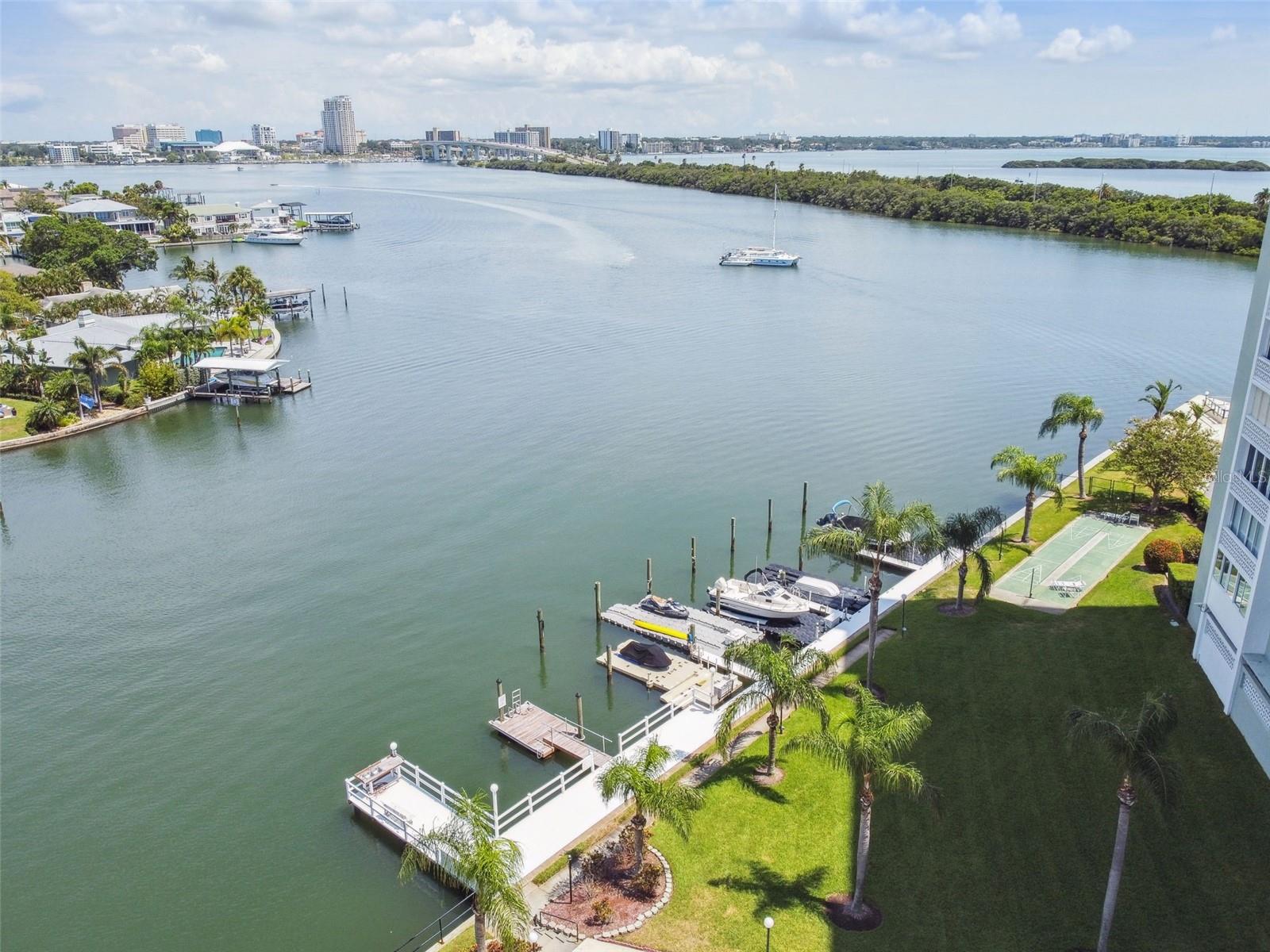 Image 41 of 65 For 31 Island Way 609