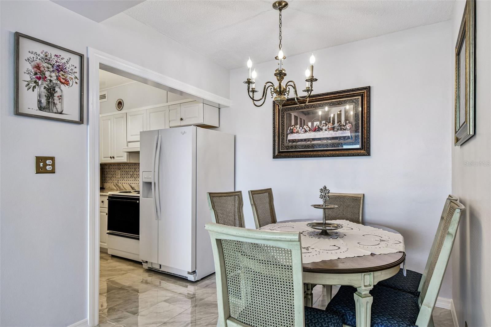 Image 7 of 65 For 31 Island Way 609
