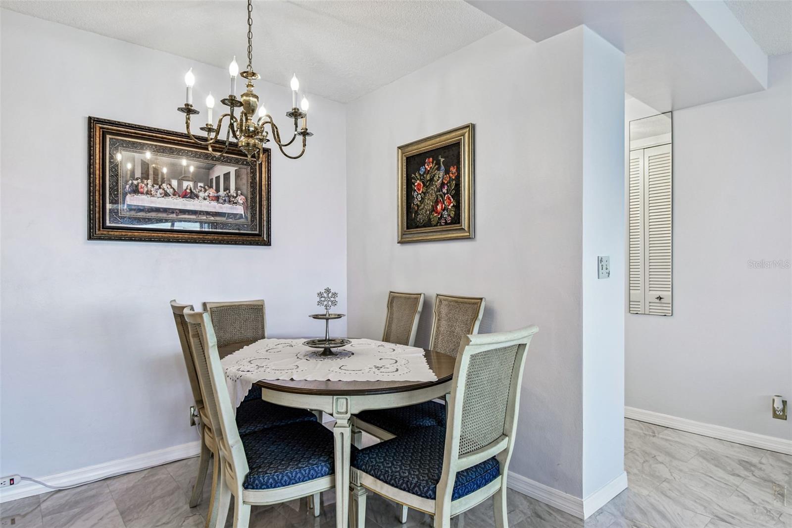 Image 8 of 65 For 31 Island Way 609