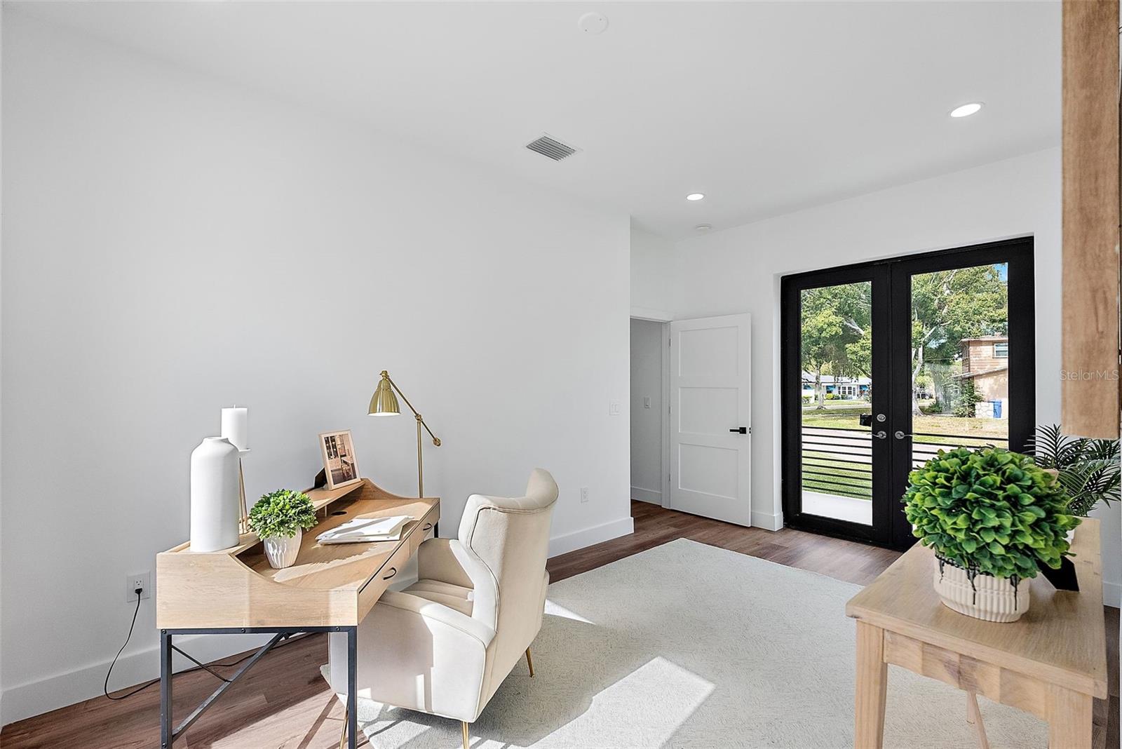 Image 21 of 44 For 5941 Mangrove Street N