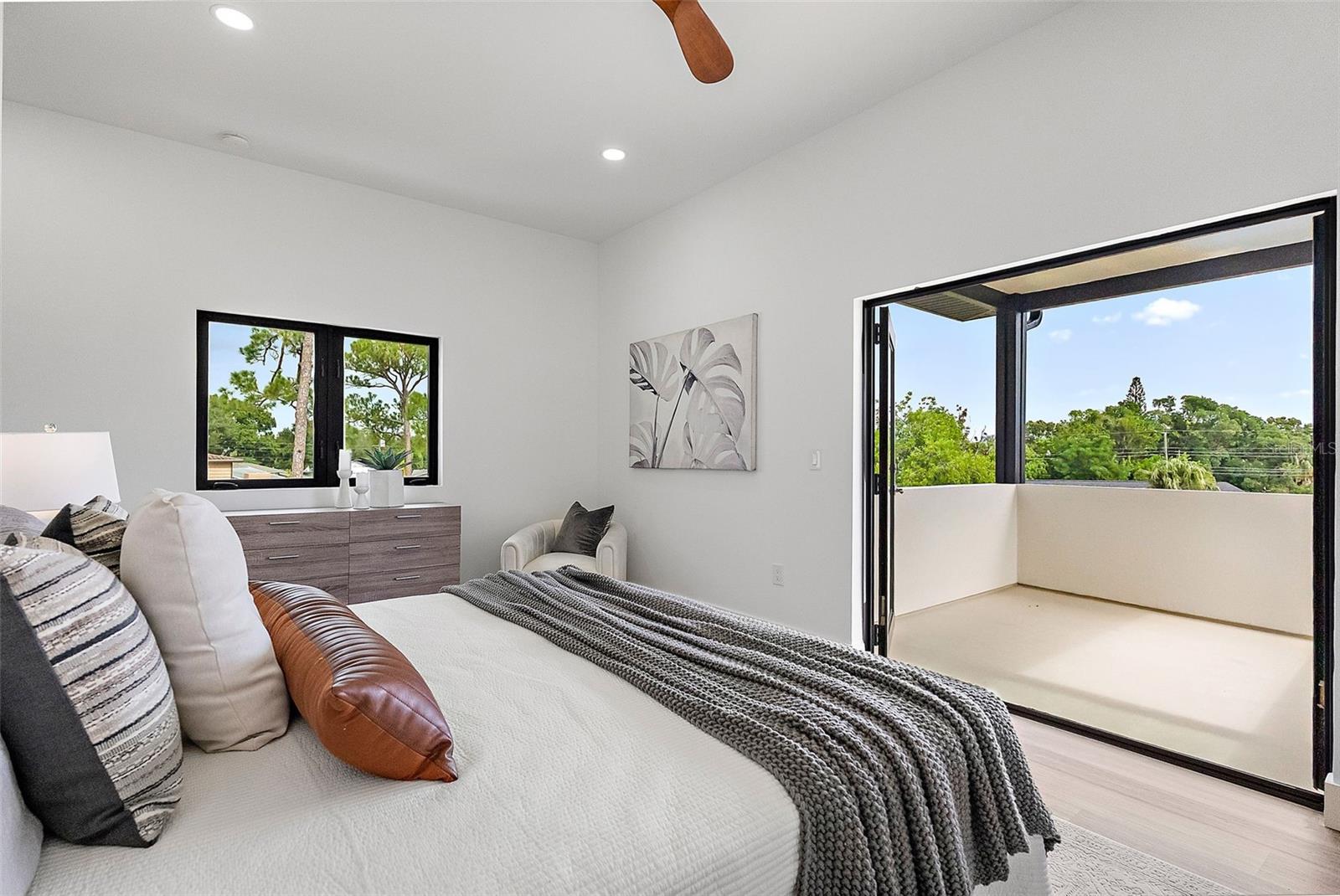 Image 26 of 44 For 5941 Mangrove Street N