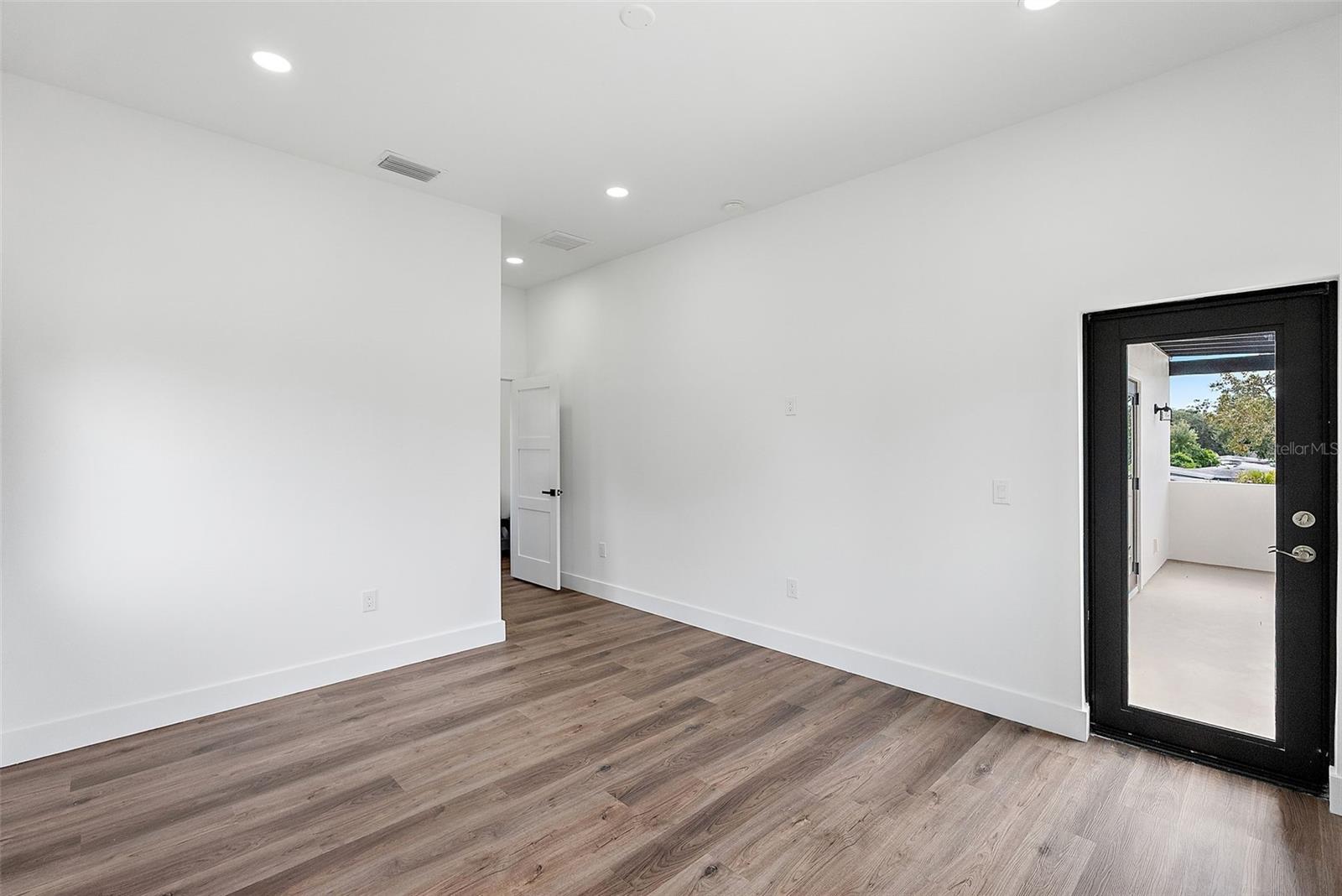 Image 36 of 44 For 5941 Mangrove Street N