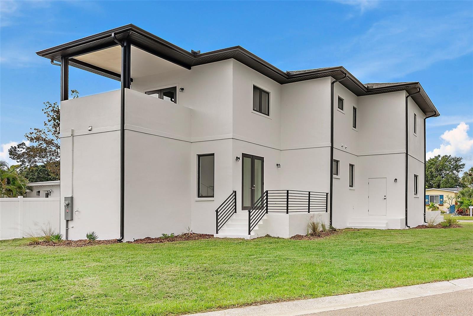 Image 5 of 44 For 5941 Mangrove Street N