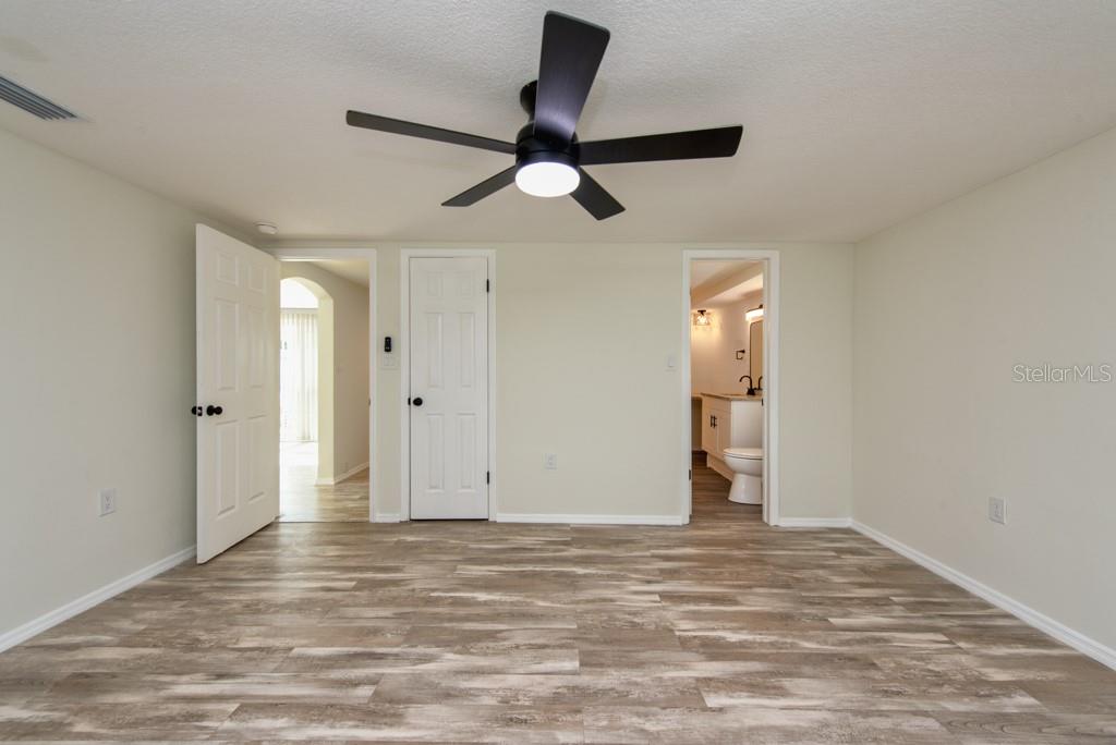 Image 18 of 42 For 9825 Aetna Lane