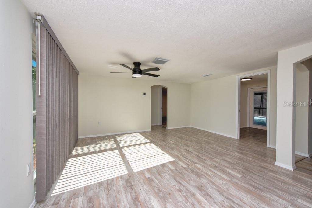 Image 4 of 42 For 9825 Aetna Lane