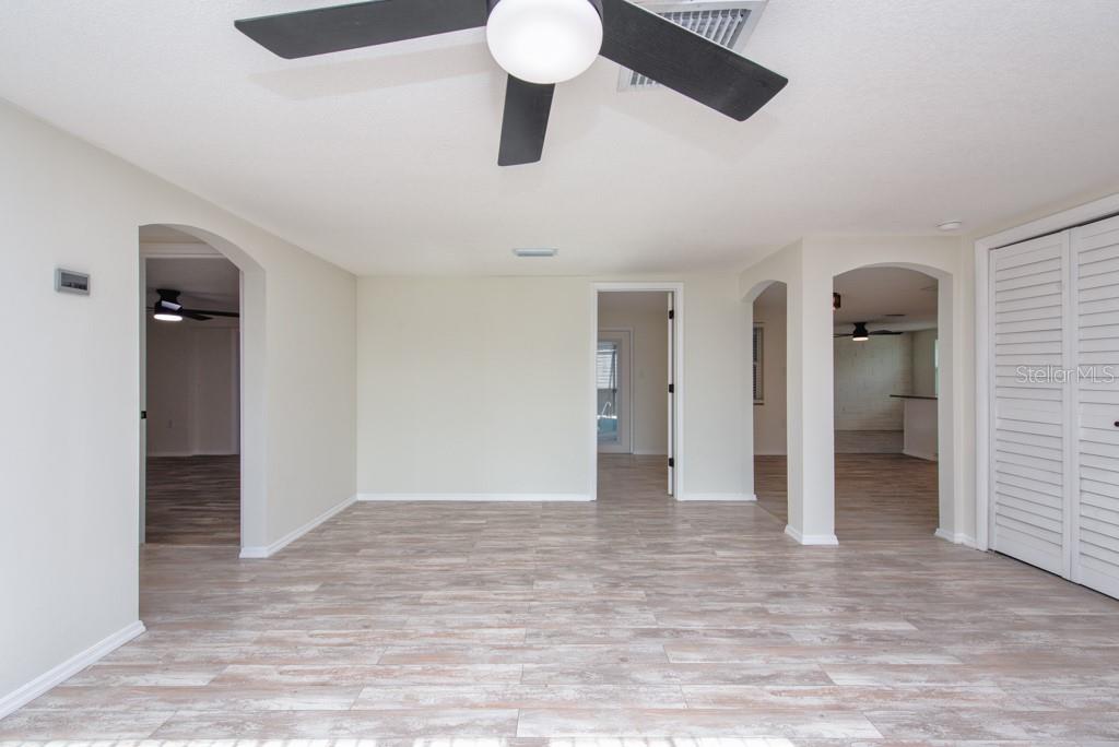 Image 5 of 42 For 9825 Aetna Lane