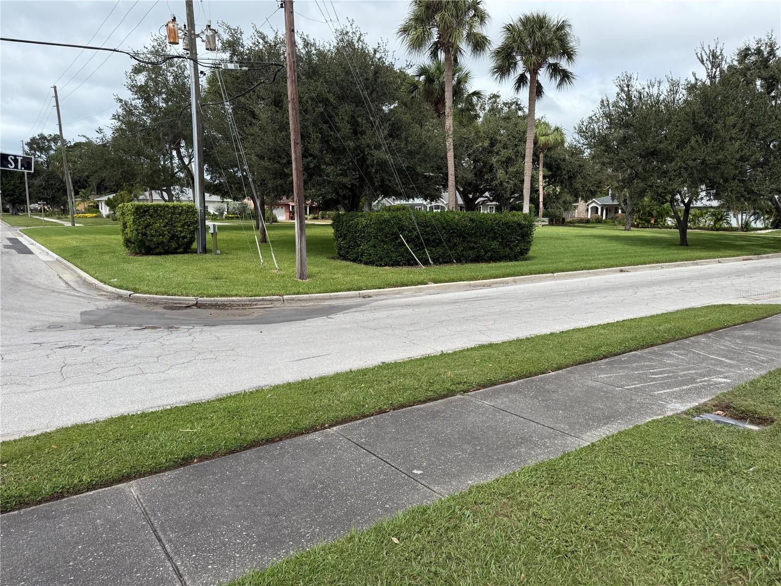 Image 2 of 3 For 1015 Varona Street