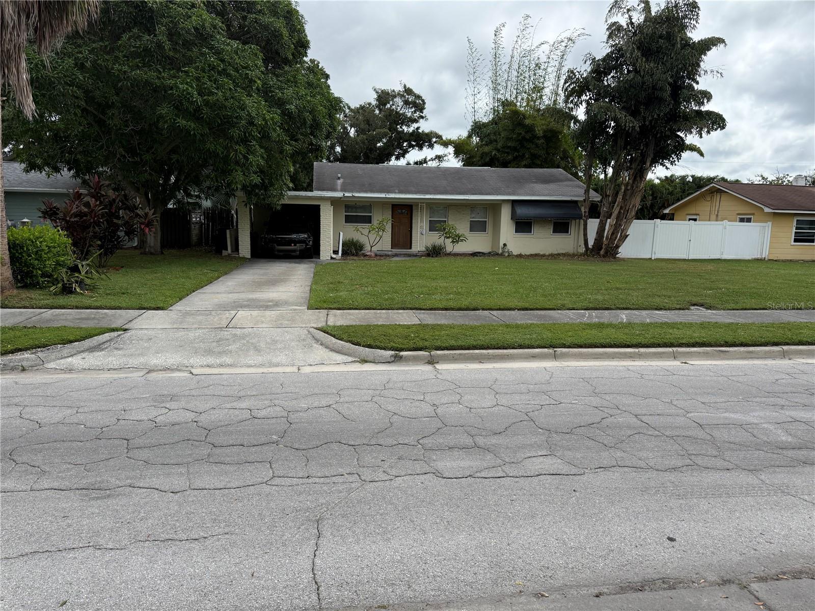 Image 3 of 3 For 1015 Varona Street