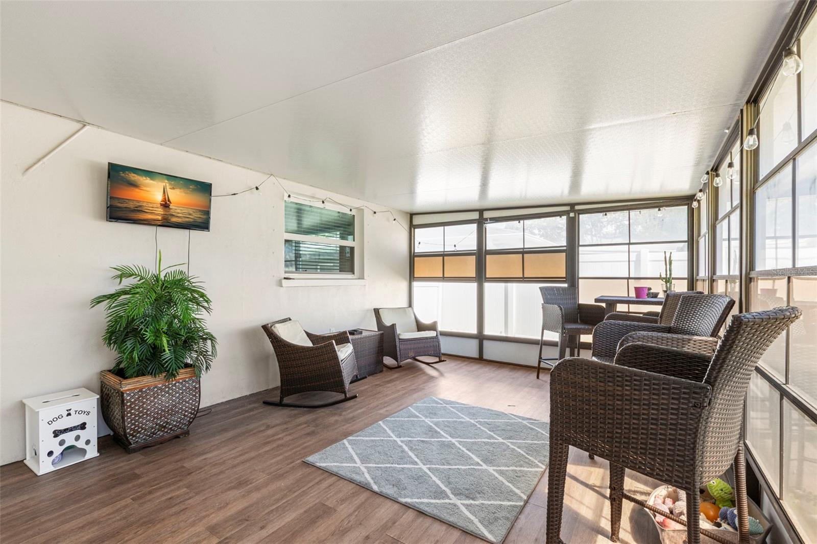 Image 17 of 39 For 2196 Indian Avenue S