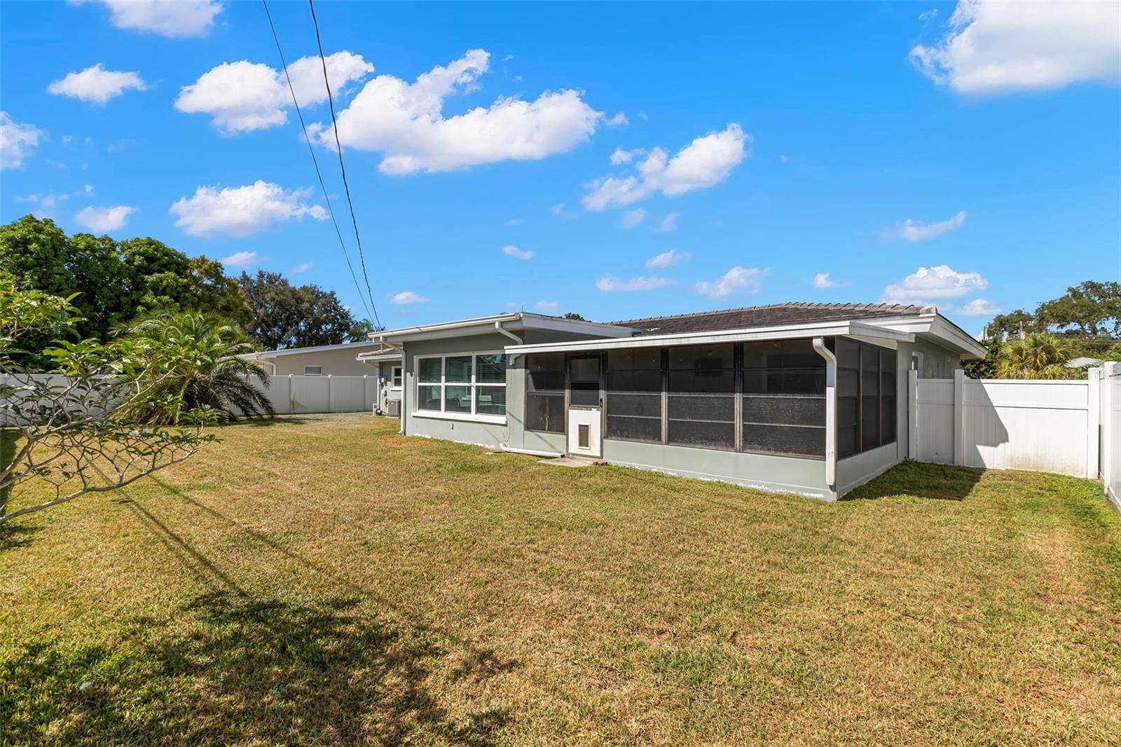 Image 20 of 39 For 2196 Indian Avenue S