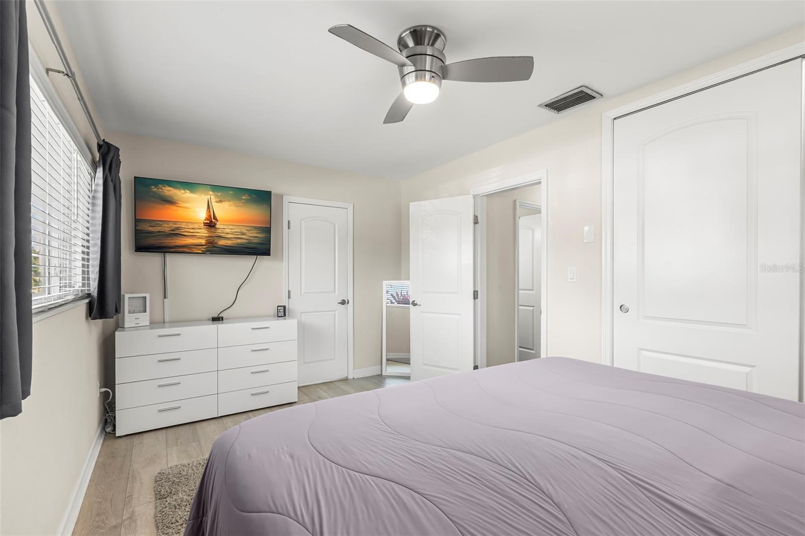 Image 22 of 39 For 2196 Indian Avenue S