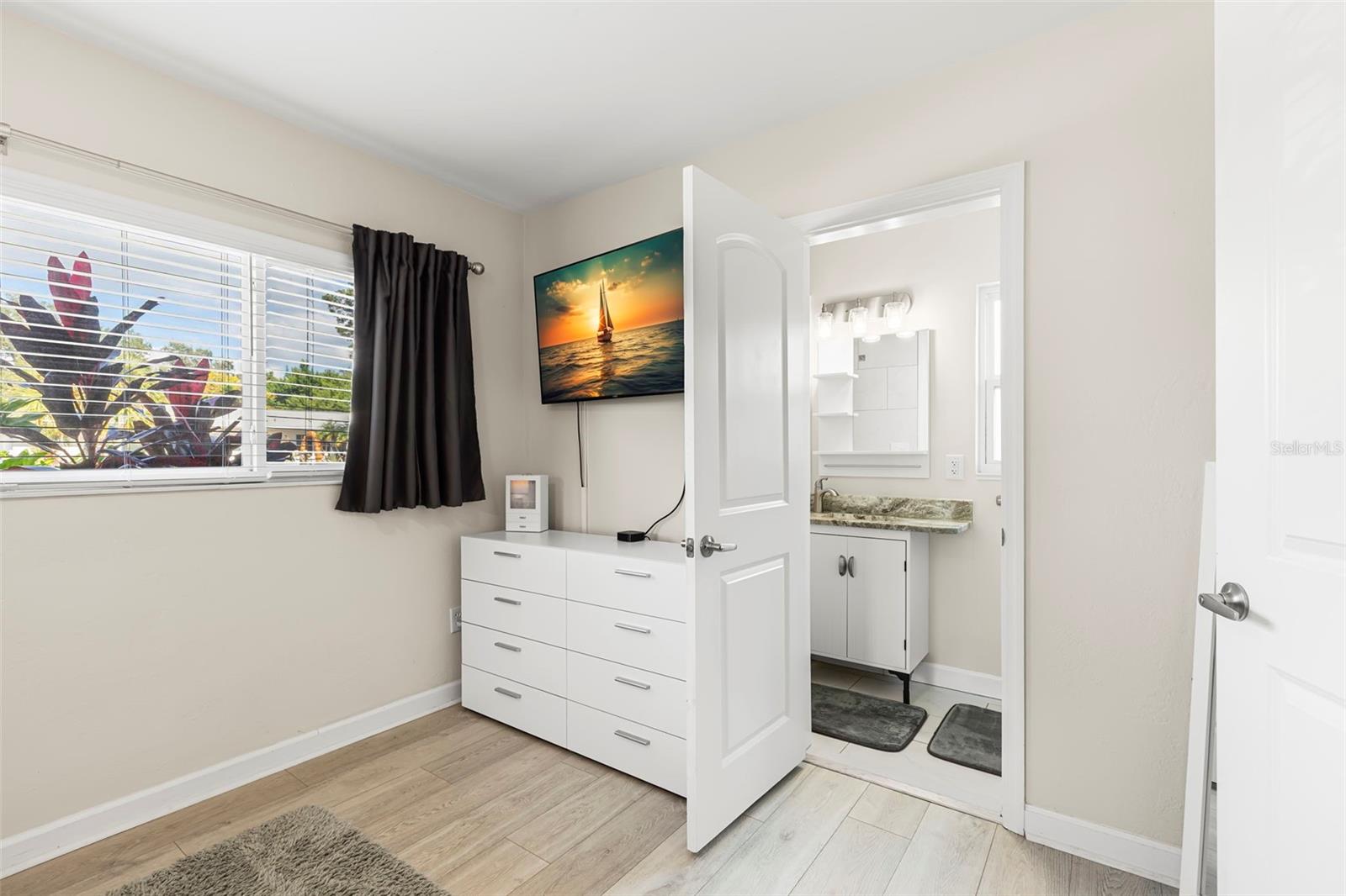 Image 23 of 39 For 2196 Indian Avenue S