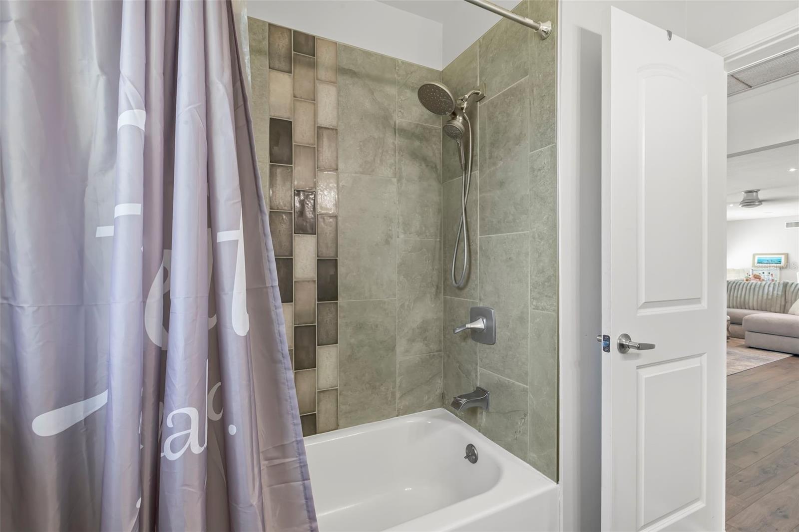 Image 26 of 39 For 2196 Indian Avenue S