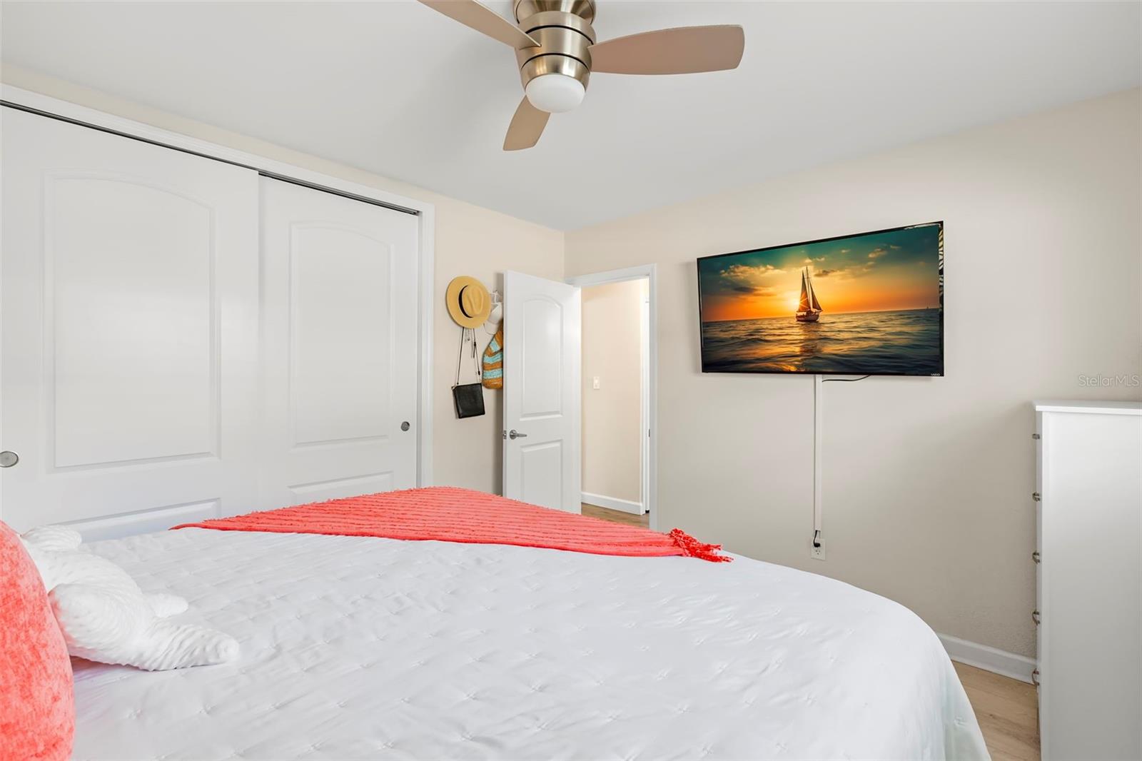 Image 28 of 39 For 2196 Indian Avenue S