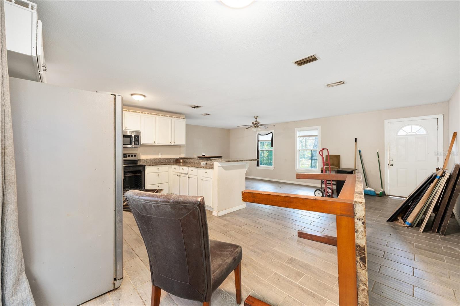 Image 19 of 33 For 5805 16 Street