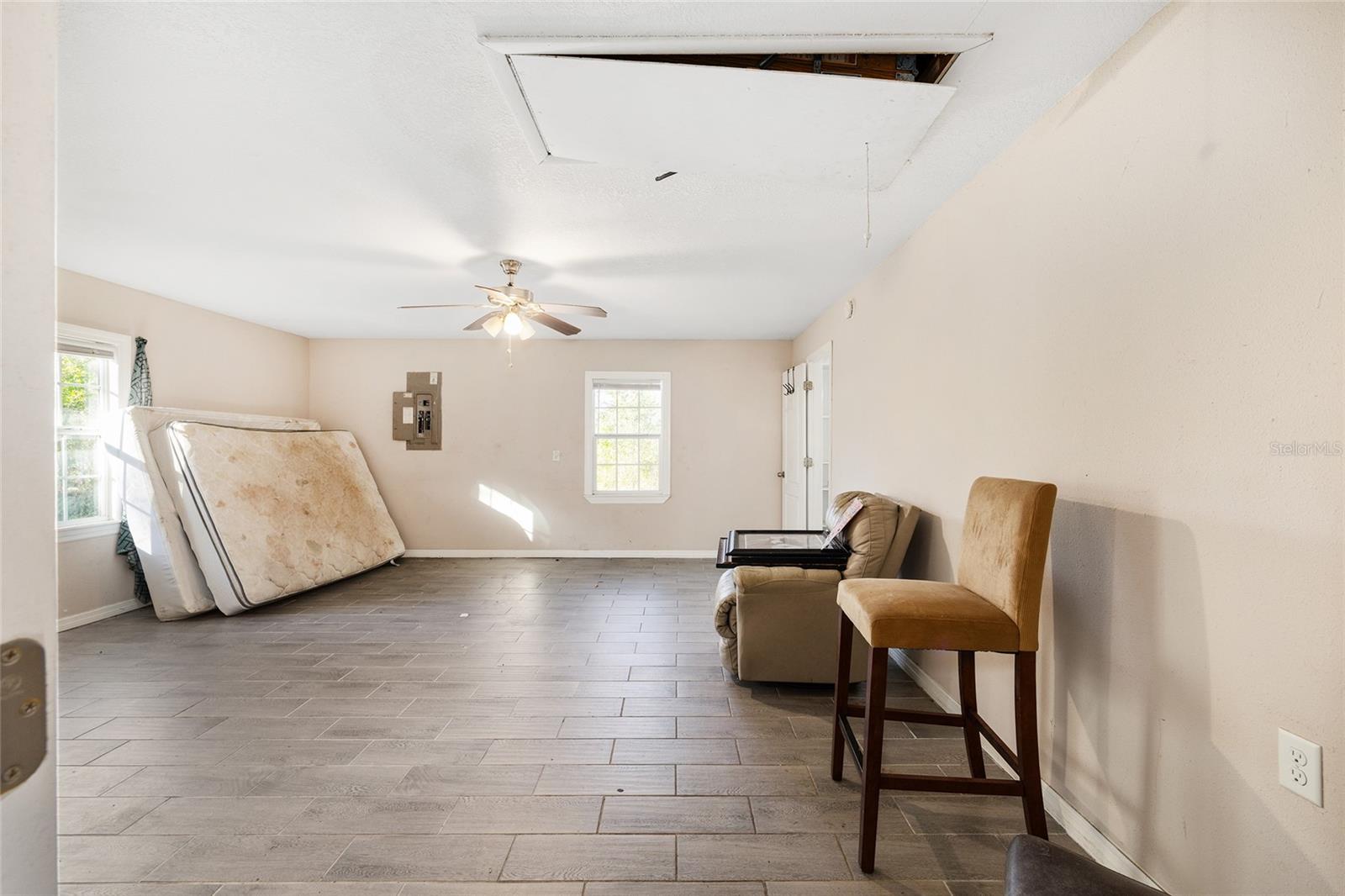 Image 21 of 33 For 5805 16 Street