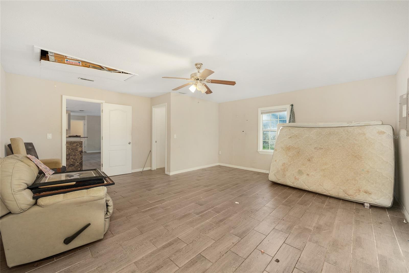 Image 23 of 33 For 5805 16 Street