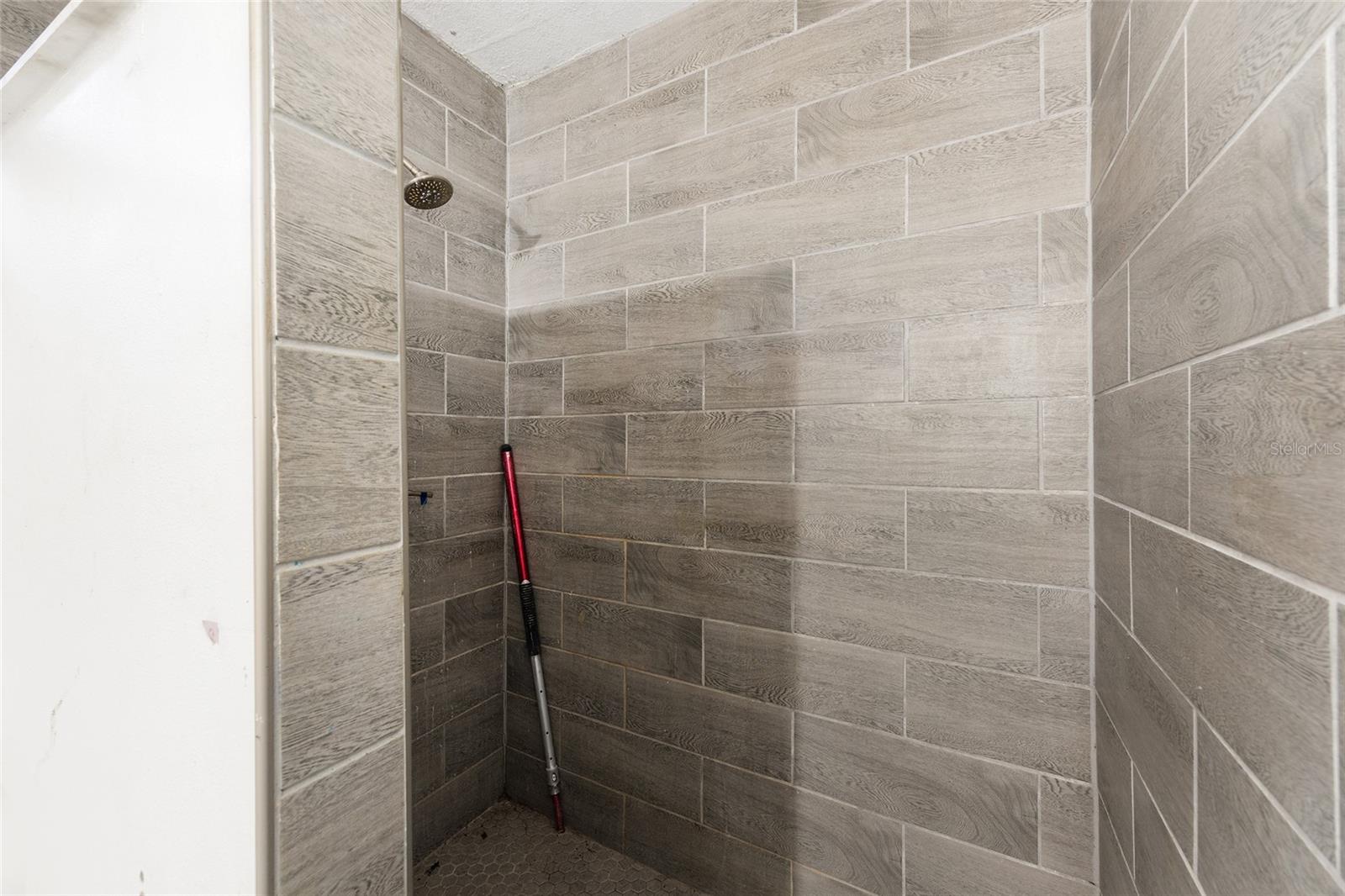 Image 25 of 33 For 5805 16 Street