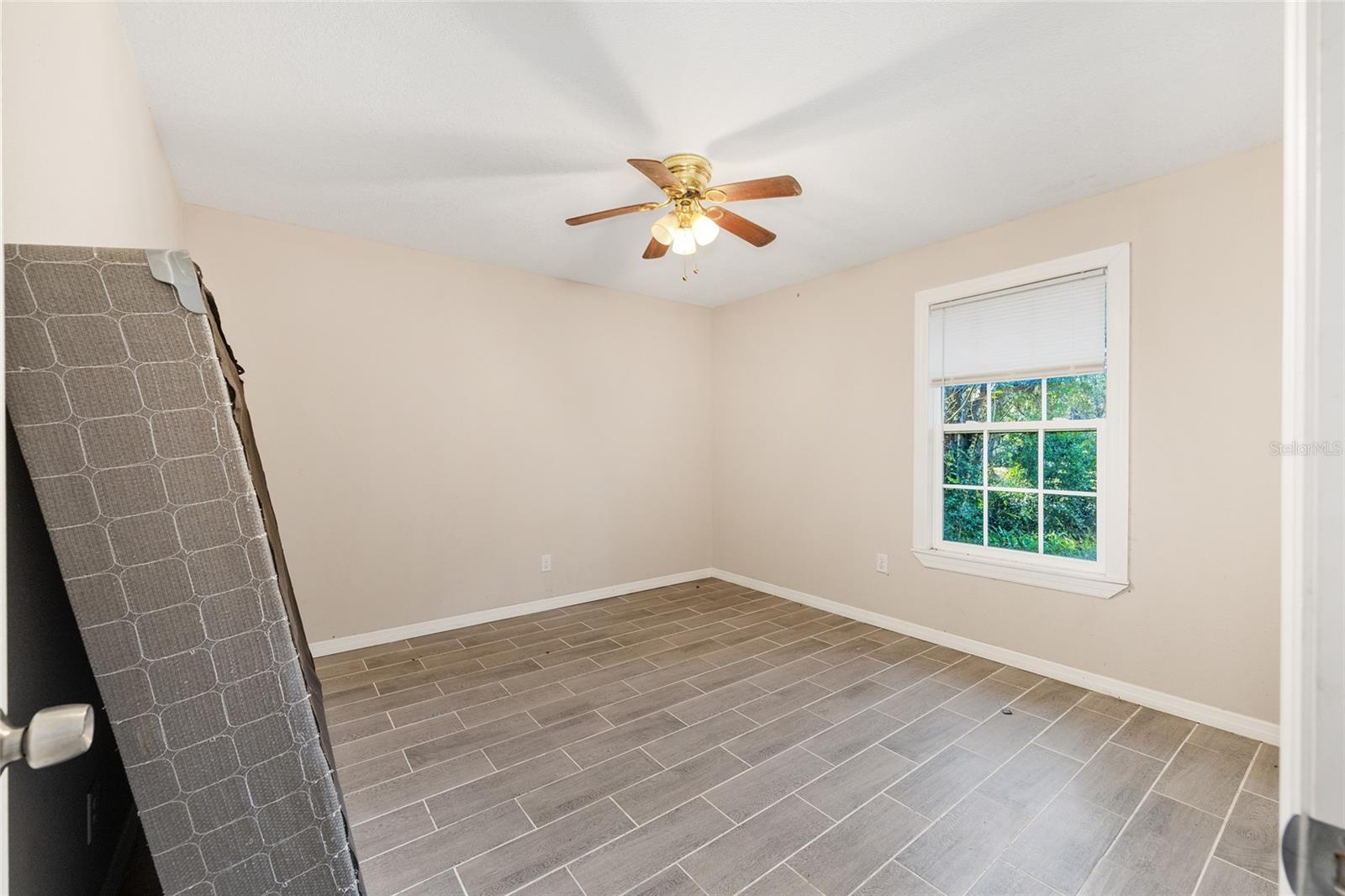 Image 26 of 33 For 5805 16 Street