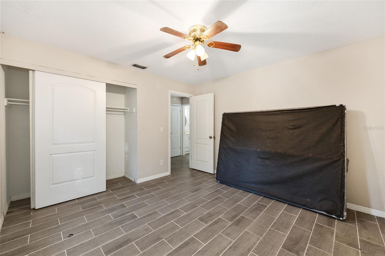 Image 27 of 33 For 5805 16 Street