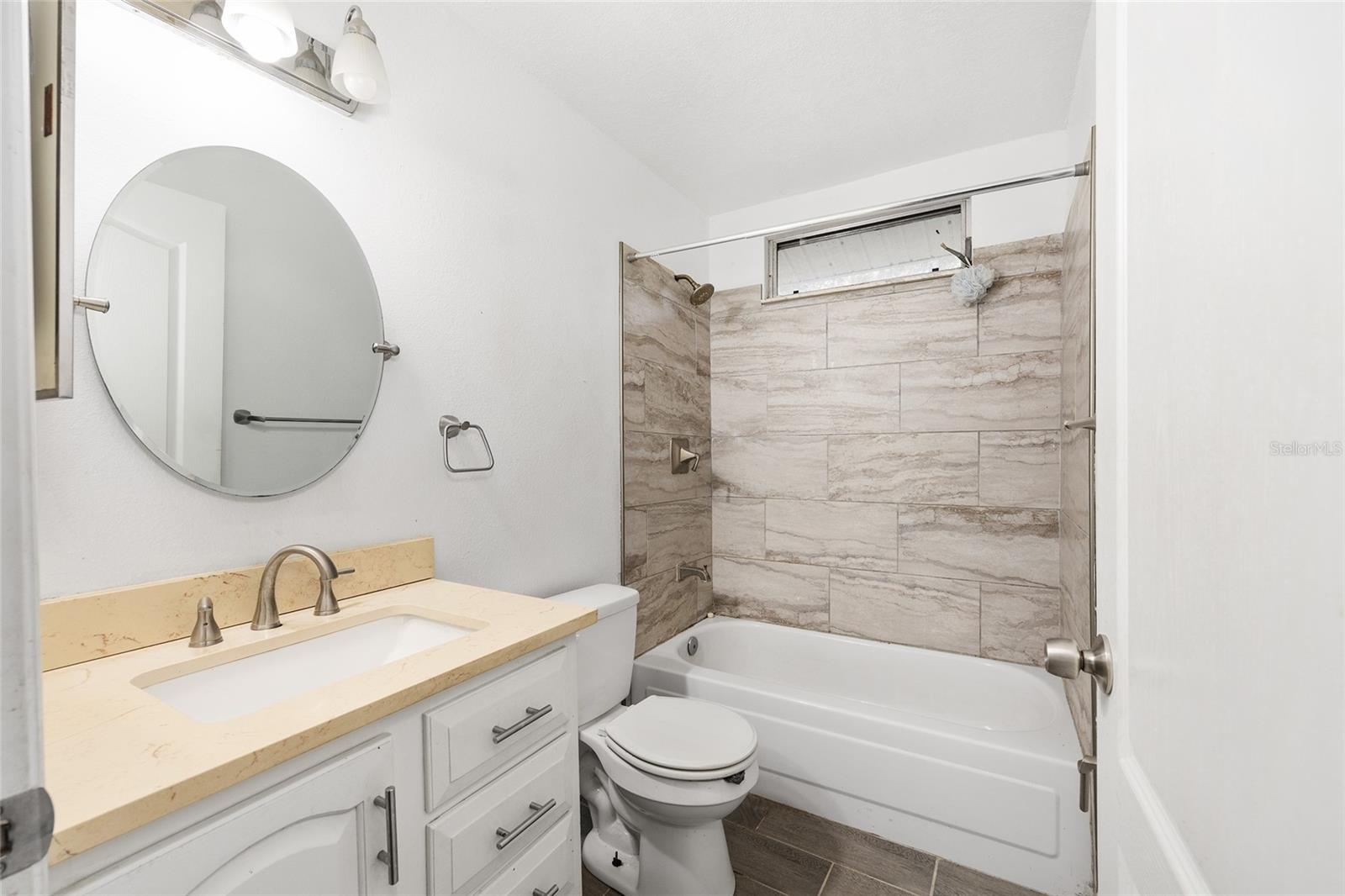 Image 28 of 33 For 5805 16 Street