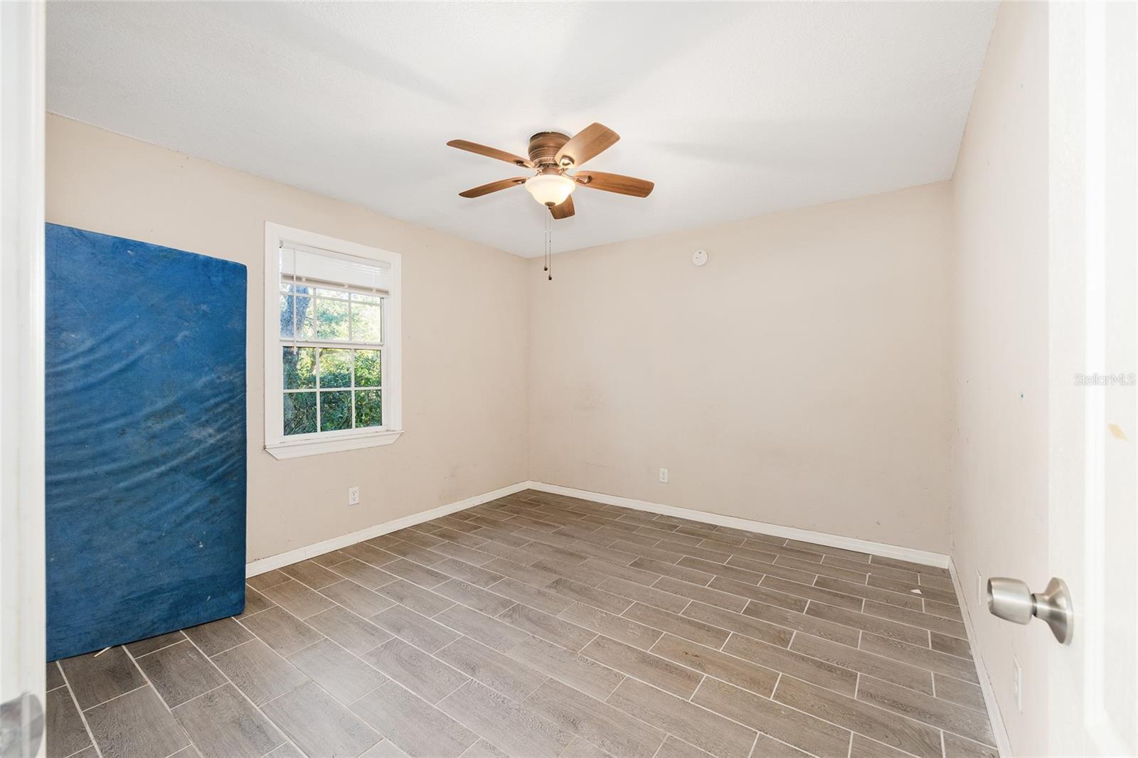 Image 29 of 33 For 5805 16 Street