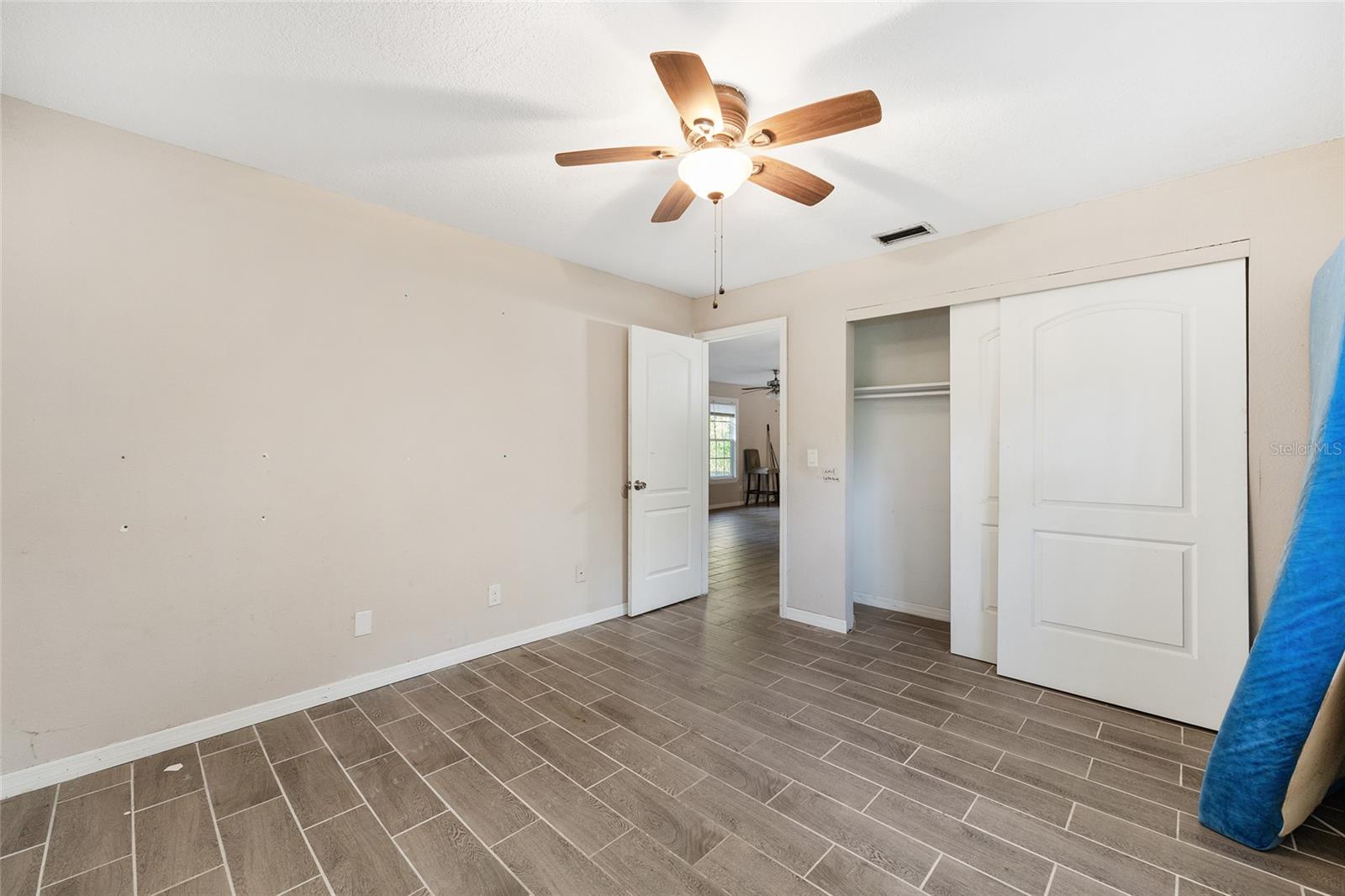 Image 30 of 33 For 5805 16 Street