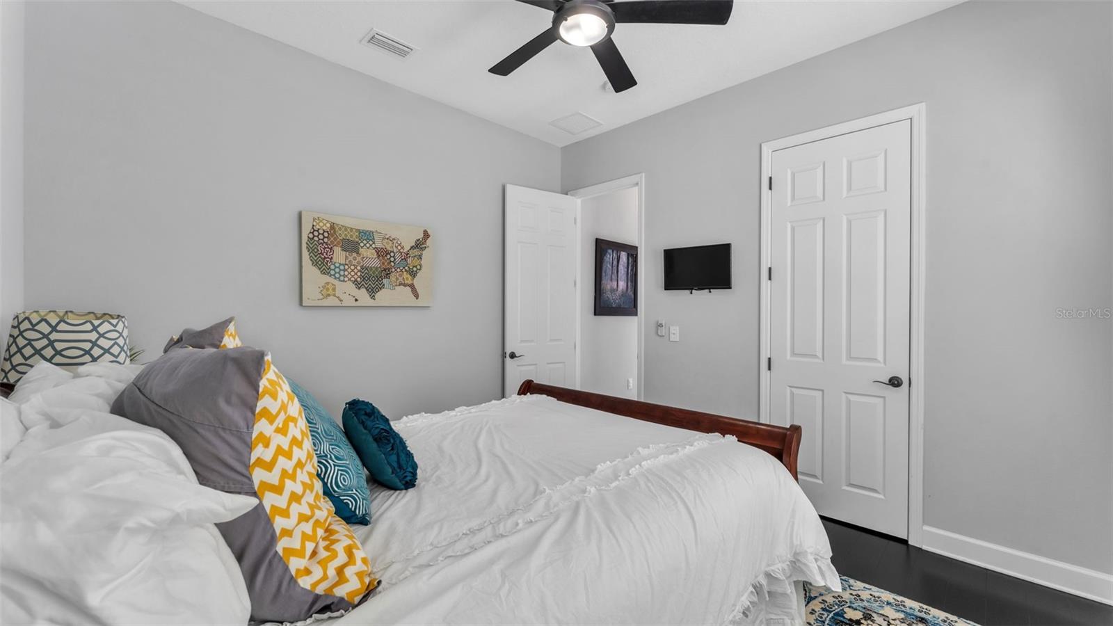 Image 32 of 89 For 11831 Cross Vine Drive